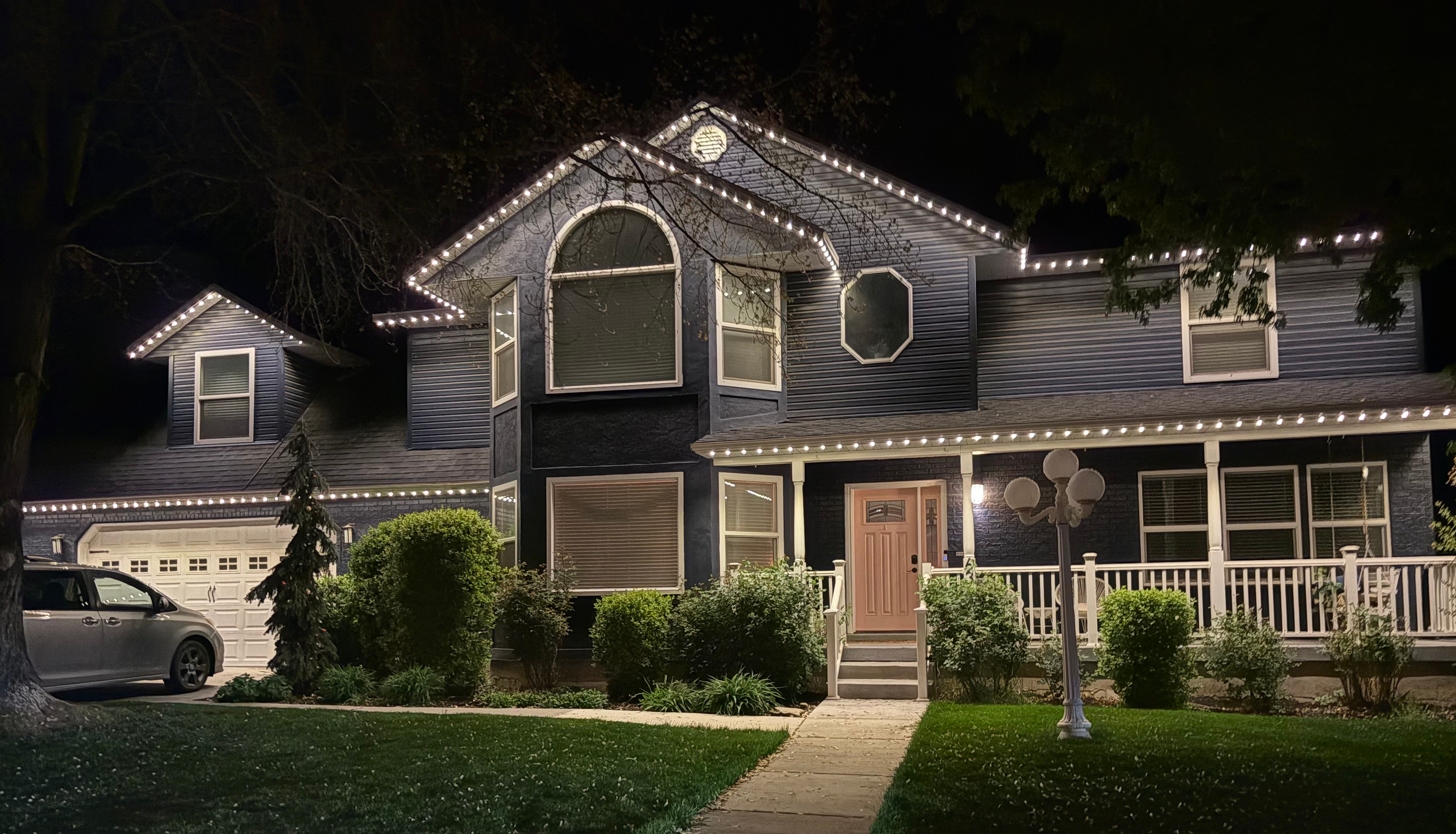 Utah home with permanent LED roofline lighting installed by Ekko Lighting